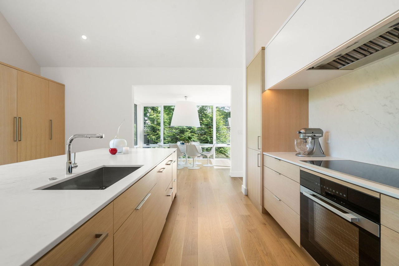 Kitchen range wall